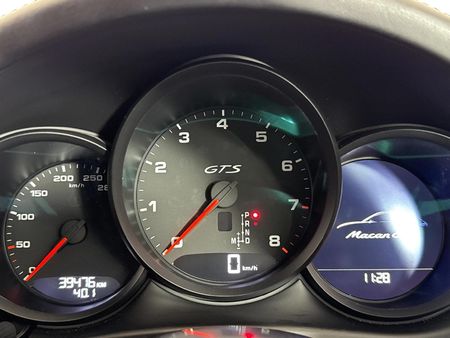 2017-Porsche-Macan-GTS_2