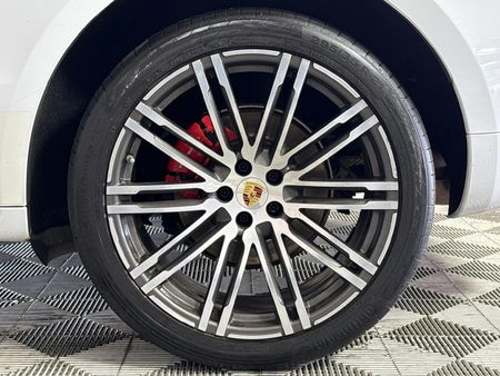 2017-Porsche-Macan-GTS_6