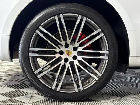 2017-Porsche-Macan-GTS_7