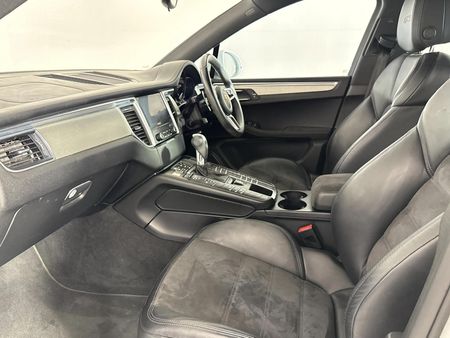 2017-Porsche-Macan-GTS_8