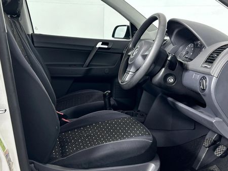 2010-Volkswagen-Polo-Vivo-14_9