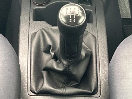 2010-Volkswagen-Polo-Vivo-14_10