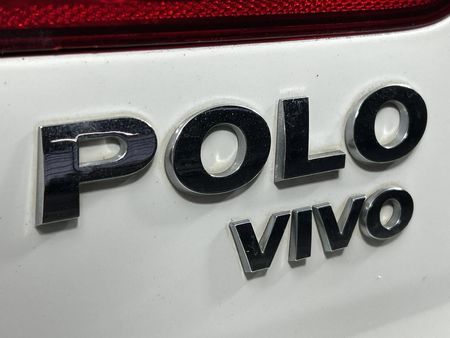 2010-Volkswagen-Polo-Vivo-14_11