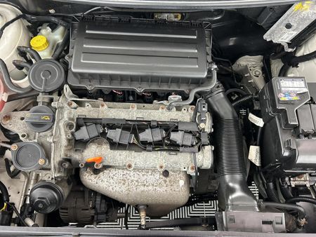 2010-Volkswagen-Polo-Vivo-14_12