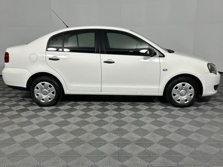 2010-Volkswagen-Polo-Vivo-14_16