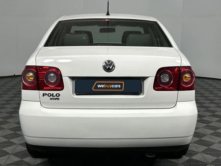 2010-Volkswagen-Polo-Vivo-14_17