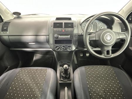 2010-Volkswagen-Polo-Vivo-14_1