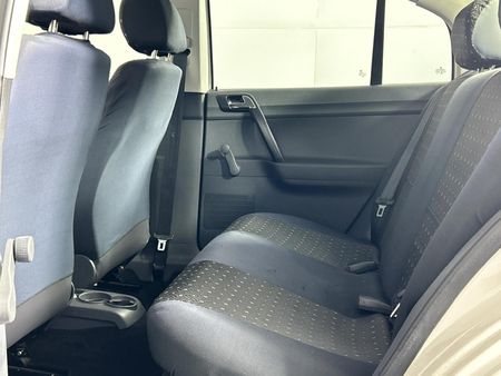 2010-Volkswagen-Polo-Vivo-14_3
