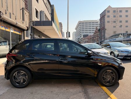 2023-Hyundai-i20-14-Fluid_16