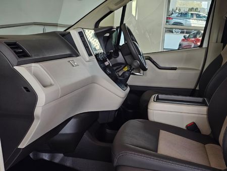 2026-Toyota-Quantum-28-GL-14-Seat_10