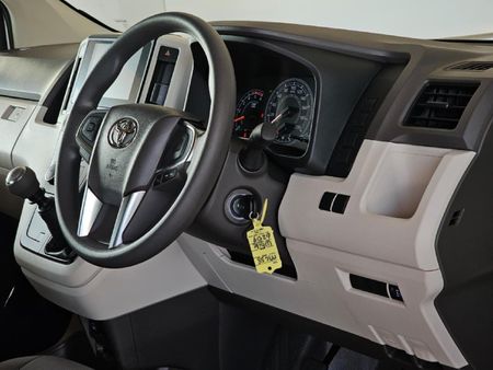 2026-Toyota-Quantum-28-GL-14-Seat_15