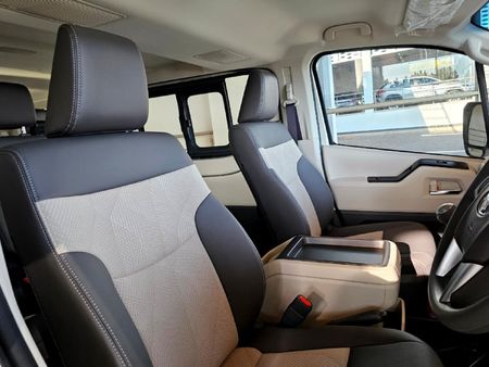 2026-Toyota-Quantum-28-GL-14-Seat_6