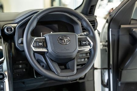 2026-Toyota-Land-Cruiser-300-V6-33D-GX-R_11