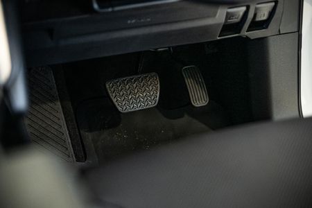 2026-Toyota-Land-Cruiser-300-V6-33D-GX-R_12