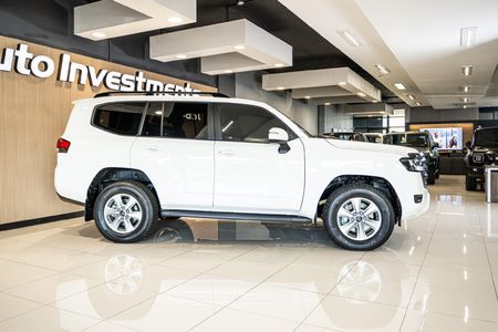 2026-Toyota-Land-Cruiser-300-V6-33D-GX-R_6