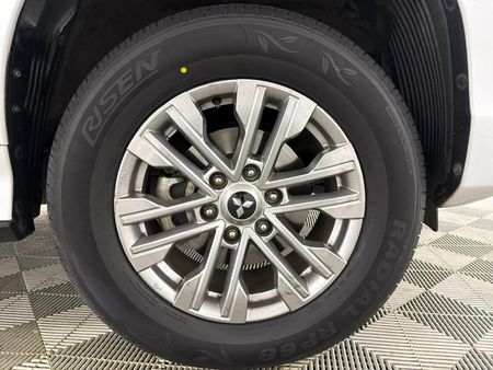 2022-Mitsubishi-Pajero-Sport-24D-Auto_4