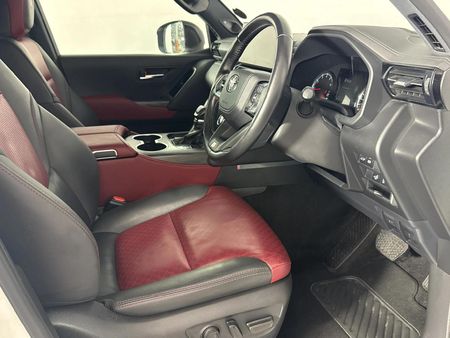 2023-Toyota-Land-Cruiser-300-V6-35-T-GR-S_9