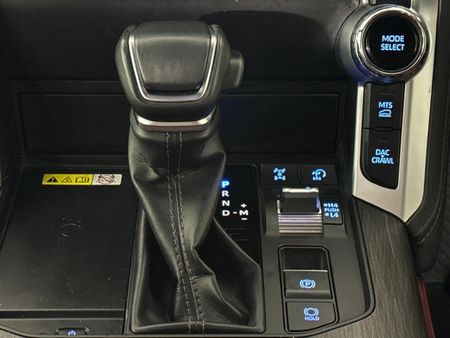 2023-Toyota-Land-Cruiser-300-V6-35-T-GR-S_10