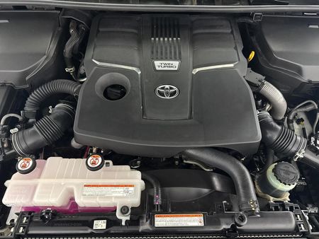 2023-Toyota-Land-Cruiser-300-V6-35-T-GR-S_14
