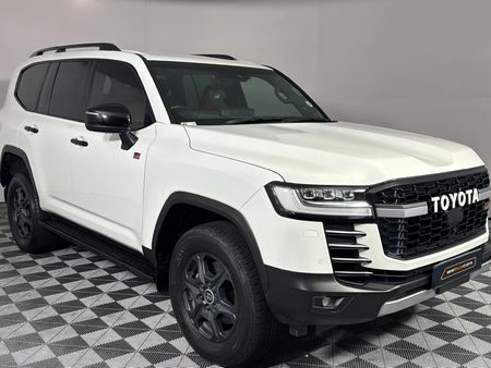 2023-Toyota-Land-Cruiser-300-V6-35-T-GR-S_17