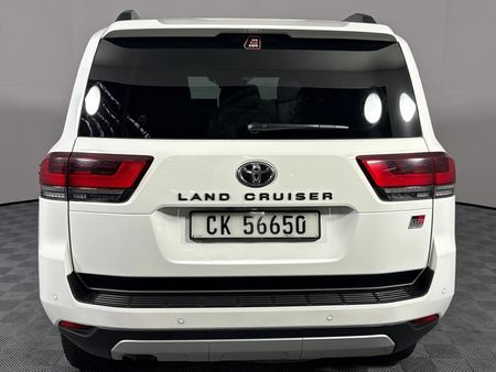 2023-Toyota-Land-Cruiser-300-V6-35-T-GR-S_19