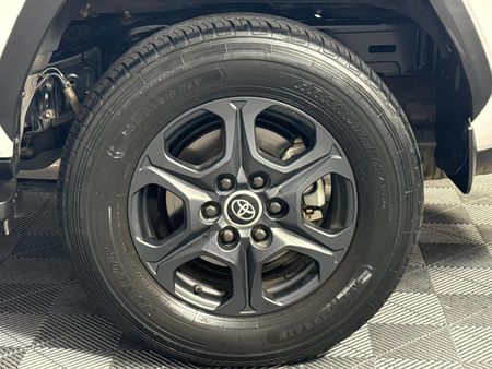 2023-Toyota-Land-Cruiser-300-V6-35-T-GR-S_6