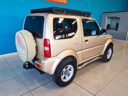 2009-Suzuki-Jimny-13_11
