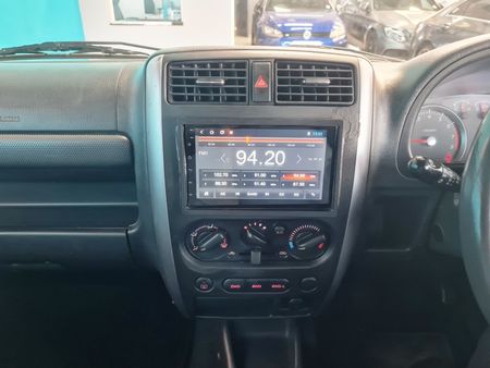 2009-Suzuki-Jimny-13_16