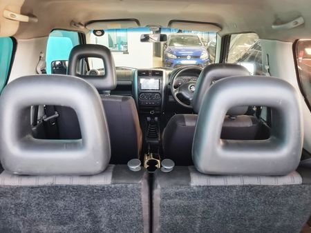 2009-Suzuki-Jimny-13_18