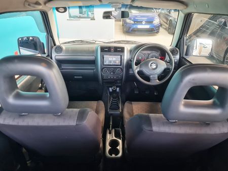2009-Suzuki-Jimny-13_19