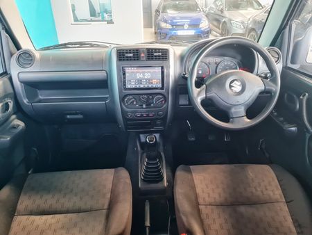 2009-Suzuki-Jimny-13_20