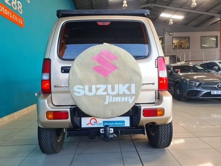 2009-Suzuki-Jimny-13_22