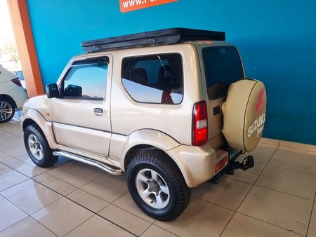 2009-Suzuki-Jimny-13_26