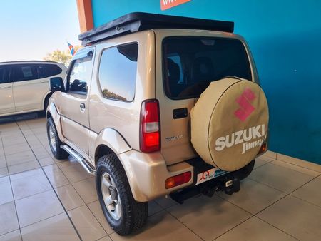 2009-Suzuki-Jimny-13_27