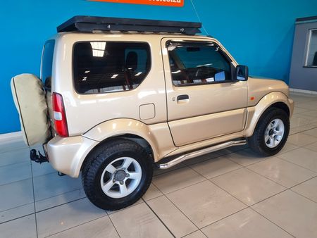 2009-Suzuki-Jimny-13_28