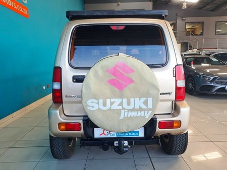 2009-Suzuki-Jimny-13_2