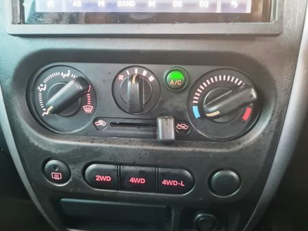 2009-Suzuki-Jimny-13_6