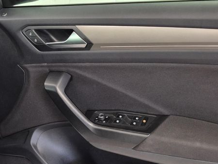 2021-Volkswagen-T-Roc-14-TSI-Design-Auto_12