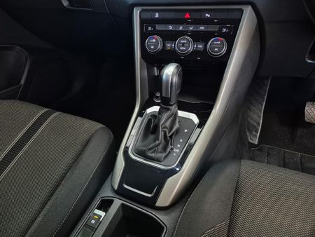 2021-Volkswagen-T-Roc-14-TSI-Design-Auto_13