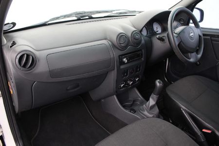 2019-Nissan-NP200-15-dCi-Safety-Pack_5