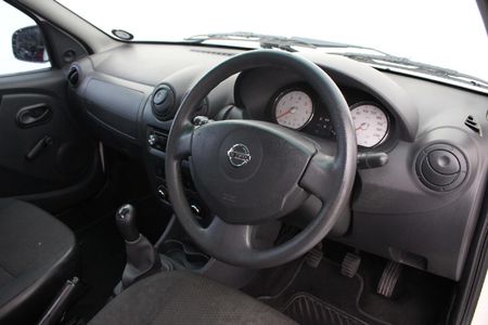 2019-Nissan-NP200-15-dCi-Safety-Pack_6
