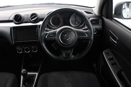 2021-Suzuki-Swift-12-GLX_6