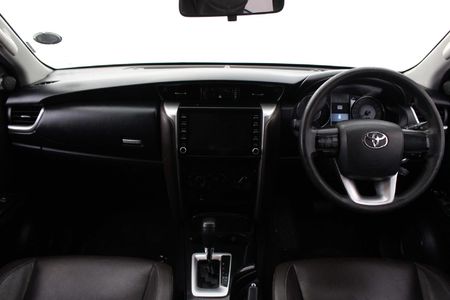2019-Toyota-Fortuner-24-GD-6-Raised-Body_5