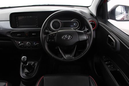 2023-Hyundai-Grand-i10-10-Fluid_6