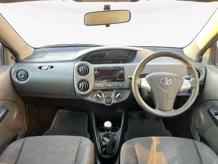 2020-Toyota-Etios-15-XS_16
