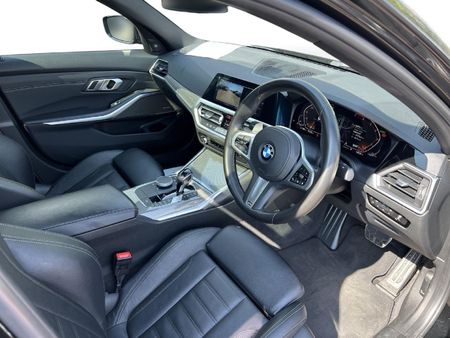 2020-BMW-3-Series-330is-Edition_11
