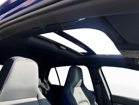 2023-Volkswagen-Golf-8-20-TSI-R-DSG_11