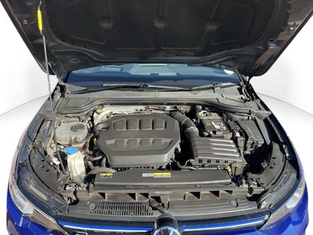 2023-Volkswagen-Golf-8-20-TSI-R-DSG_16