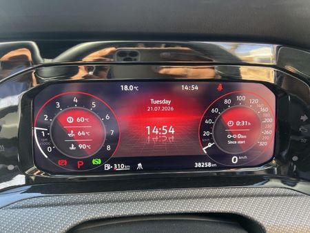 2023-Volkswagen-Golf-8-20-TSI-R-DSG_18