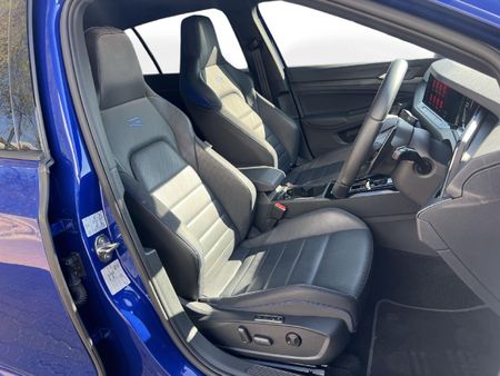 2023-Volkswagen-Golf-8-20-TSI-R-DSG_20